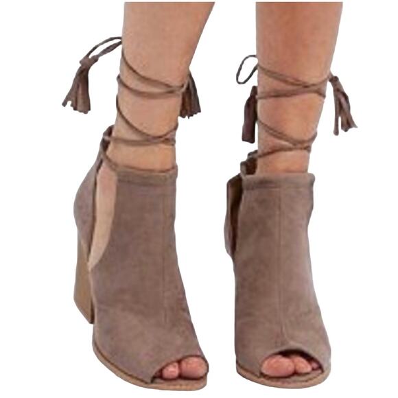 QUPID Madelynn Heeled Booties SZ 9 Peep Toe Tan Suede Strappy Heels Boho Indie - Picture 2 of 16